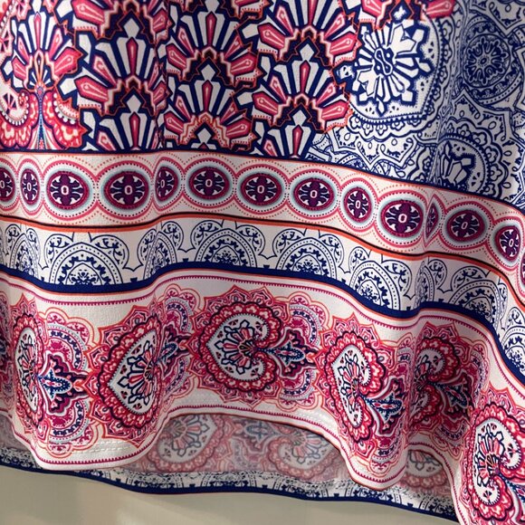 Chico's Tile Print Kimono-Sleeve Blouse Size 1 (Medium). V neck and bell sleeves - Picture 5 of 7